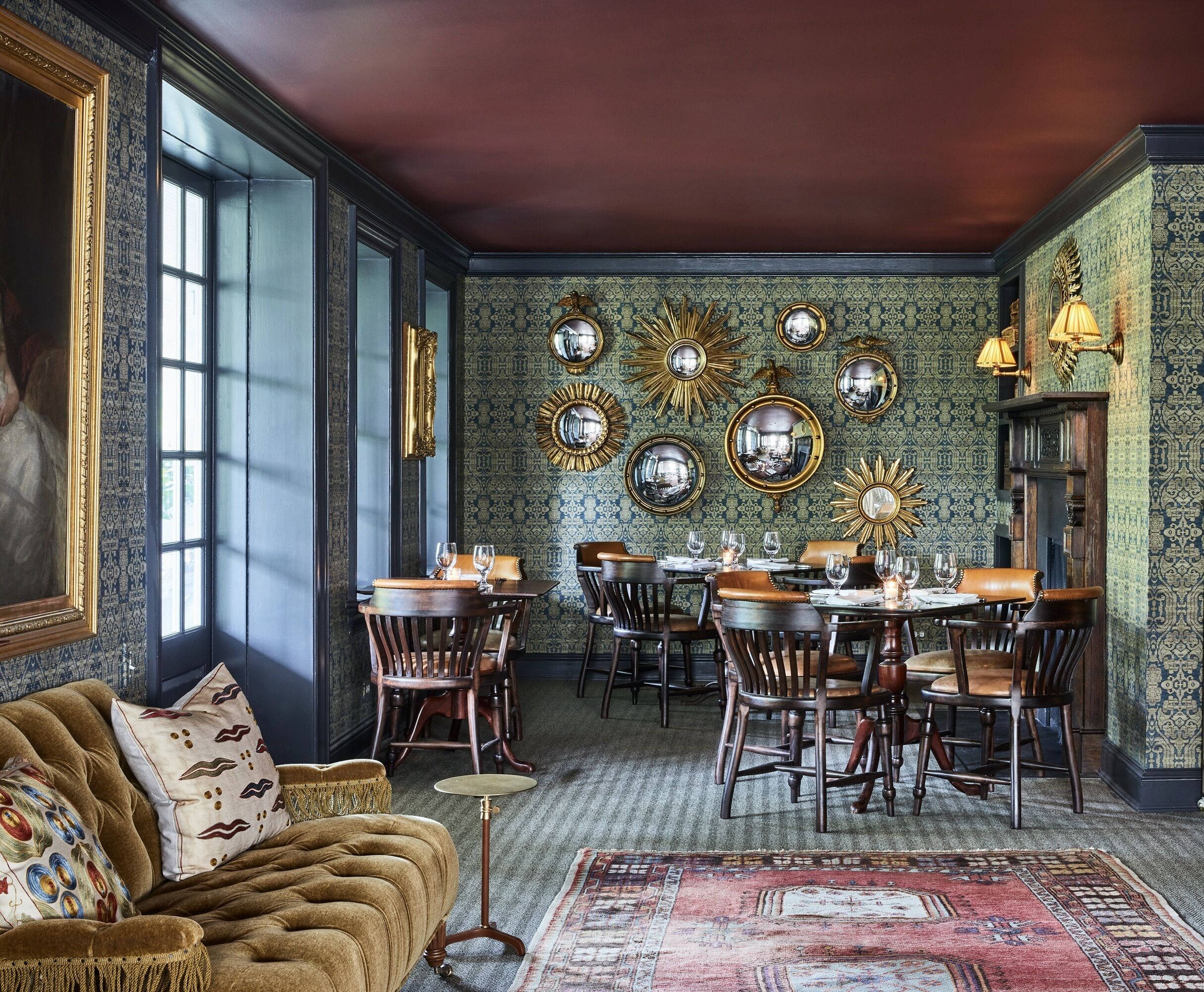 breakfast, lunch and dinner served