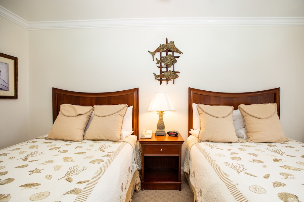 'Tween Waters Inn & Marina by null