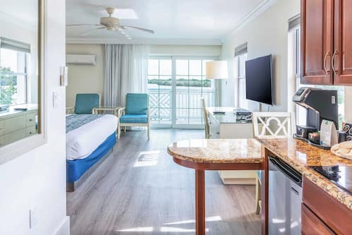 Ropa de cama de alta calidad y camas con pillow-top