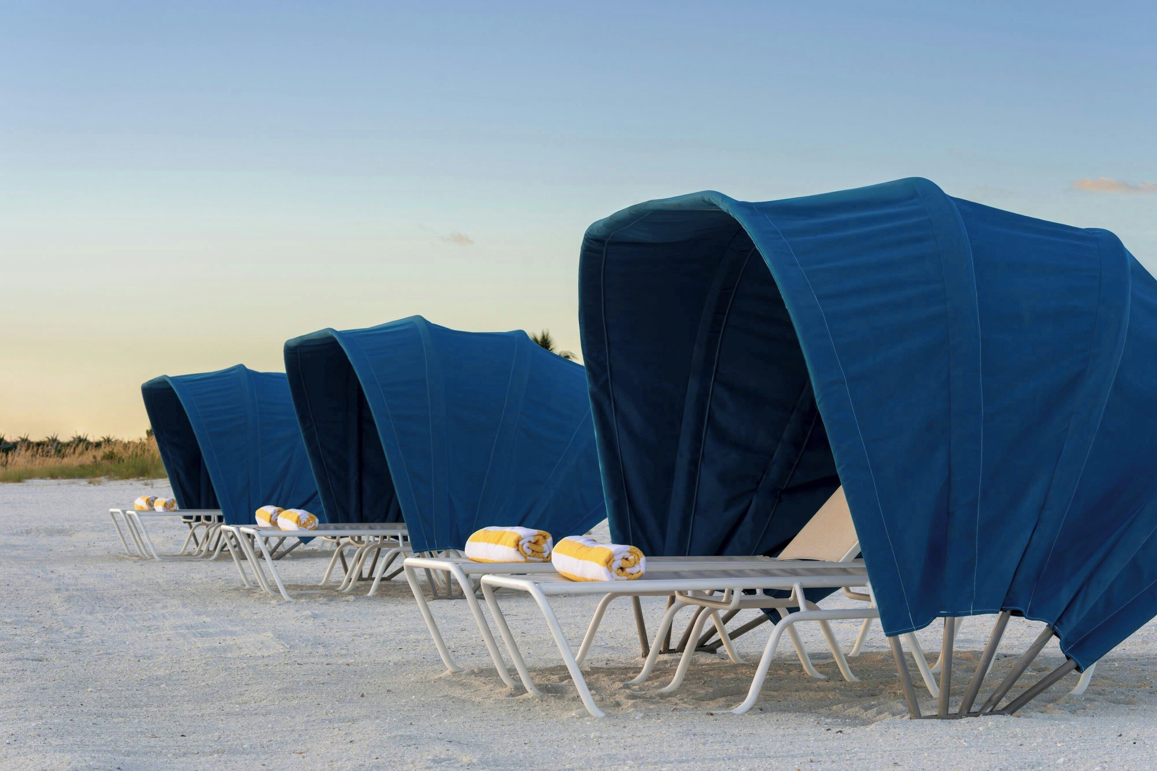 2 bars/lounges, poolside bar