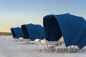 2 bars/lounges, poolside bar - The Luce, St. Pete Beach, a Tribute Portfolio Hotel (St. Pete Beach)