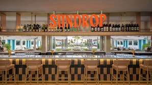 2 restaurantes; se sirven desayunos, almuerzos, cenas y brunches