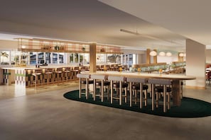 2 bar/lounge, 2 bar sulla spiaggia, bar a bordo piscina