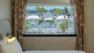 Quarto, 1 cama King, varanda coberta, ao lado da piscina (Pool View) | Piscina | Piscina externa, piscina aquecida, funciona das 8h às 22h, barracas