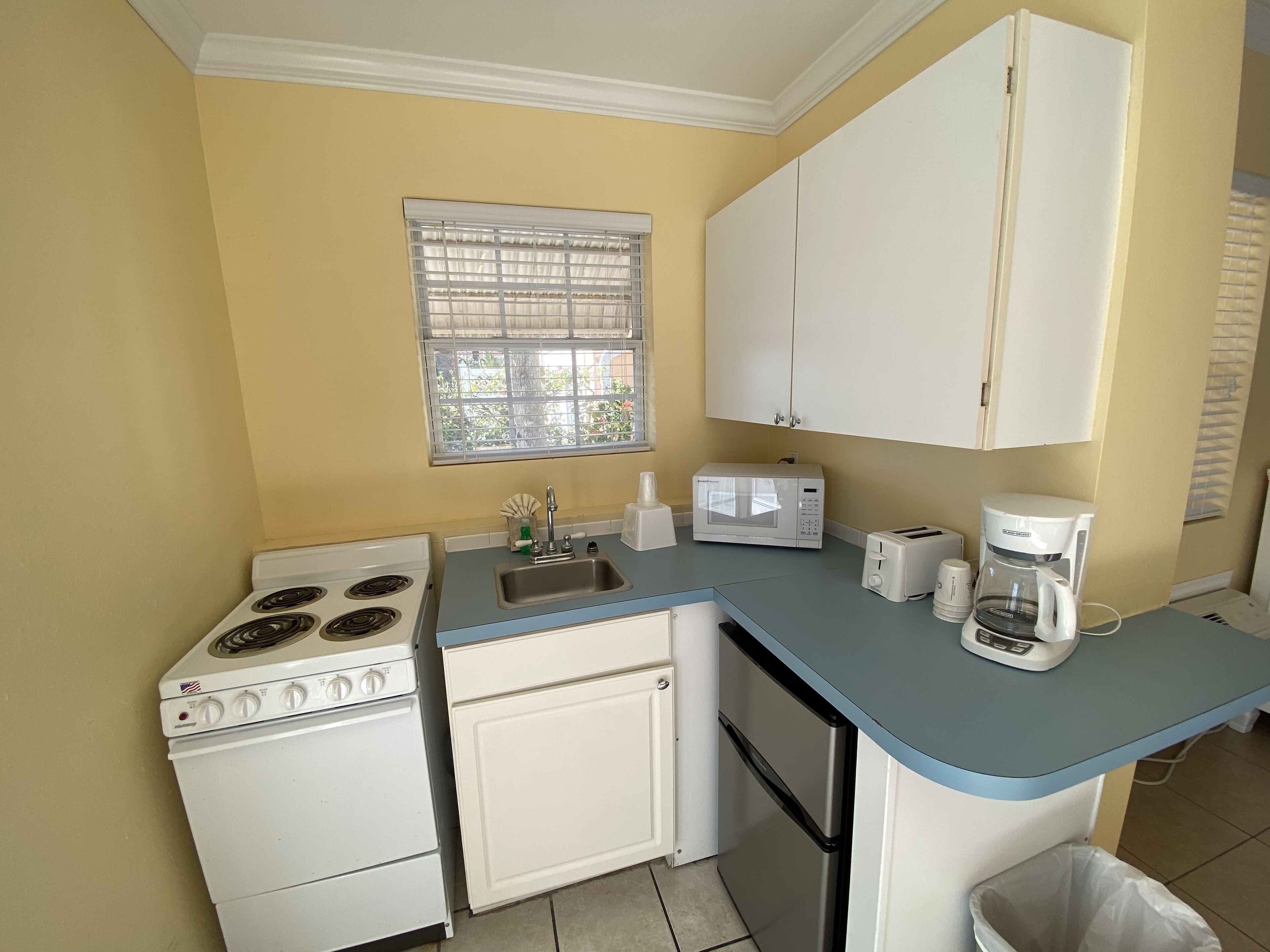 north cottages, ocean view | private kitchen | mini-fridge, microwave, coffee/tea maker, toaster