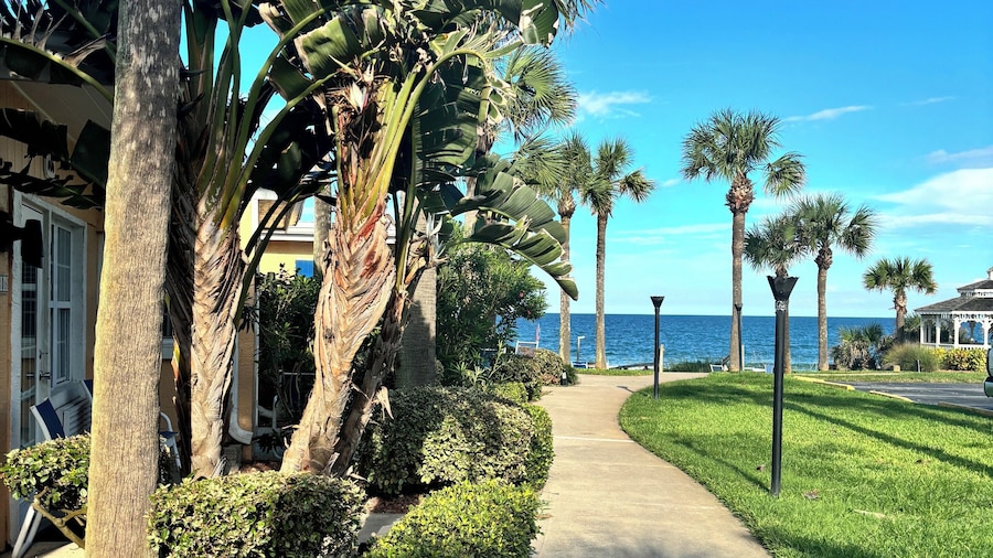 Coral Sands Inn