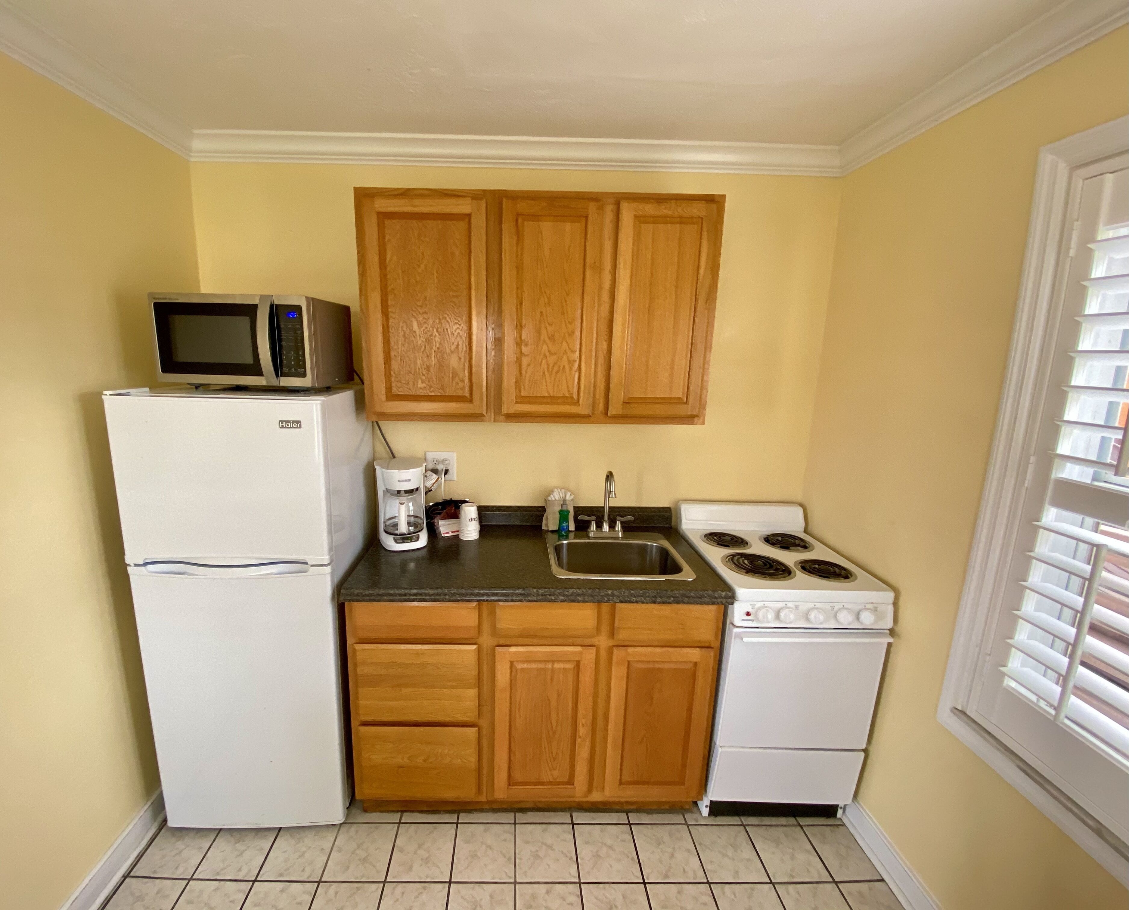 south cottages, ocean view | private kitchen | mini-fridge, microwave, coffee/tea maker, toaster