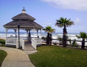 Gazebo - Coral Sands Inn (Ormond Beach)