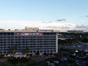 Vista frontal de la propiedad