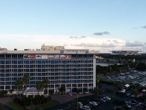 Vista frontal de la propiedad