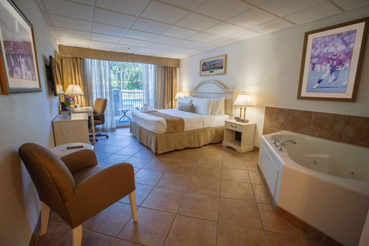 Pool Patio Jacuzzi Room | 1 bedroom, premium bedding, in-room safe, desk