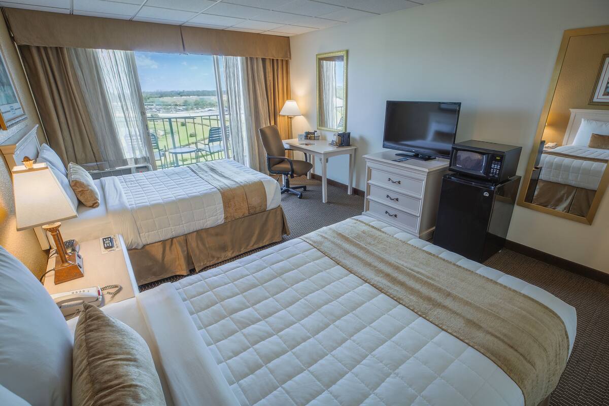 double track side balcony room | 1 bedroom, premium bedding, in-room safe, desk
