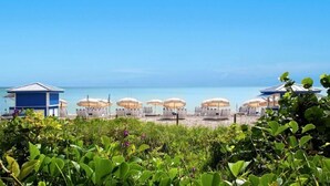 Beach nearby - Soho Beach House (Miami Beach)