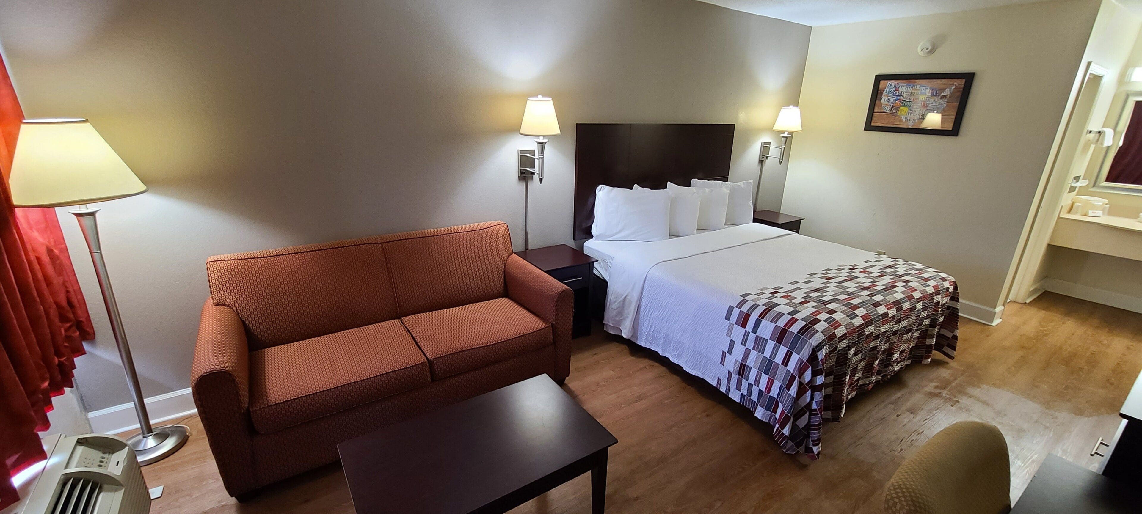 Superior Room, 1 King Bed with Sofa bed, Smoking | Premium bedding, desk, laptop workspace, iron/ironing board