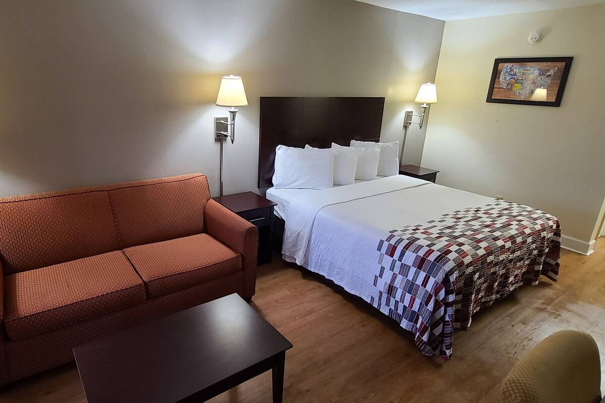 desk, laptop workspace, iron/ironing board, free wifi