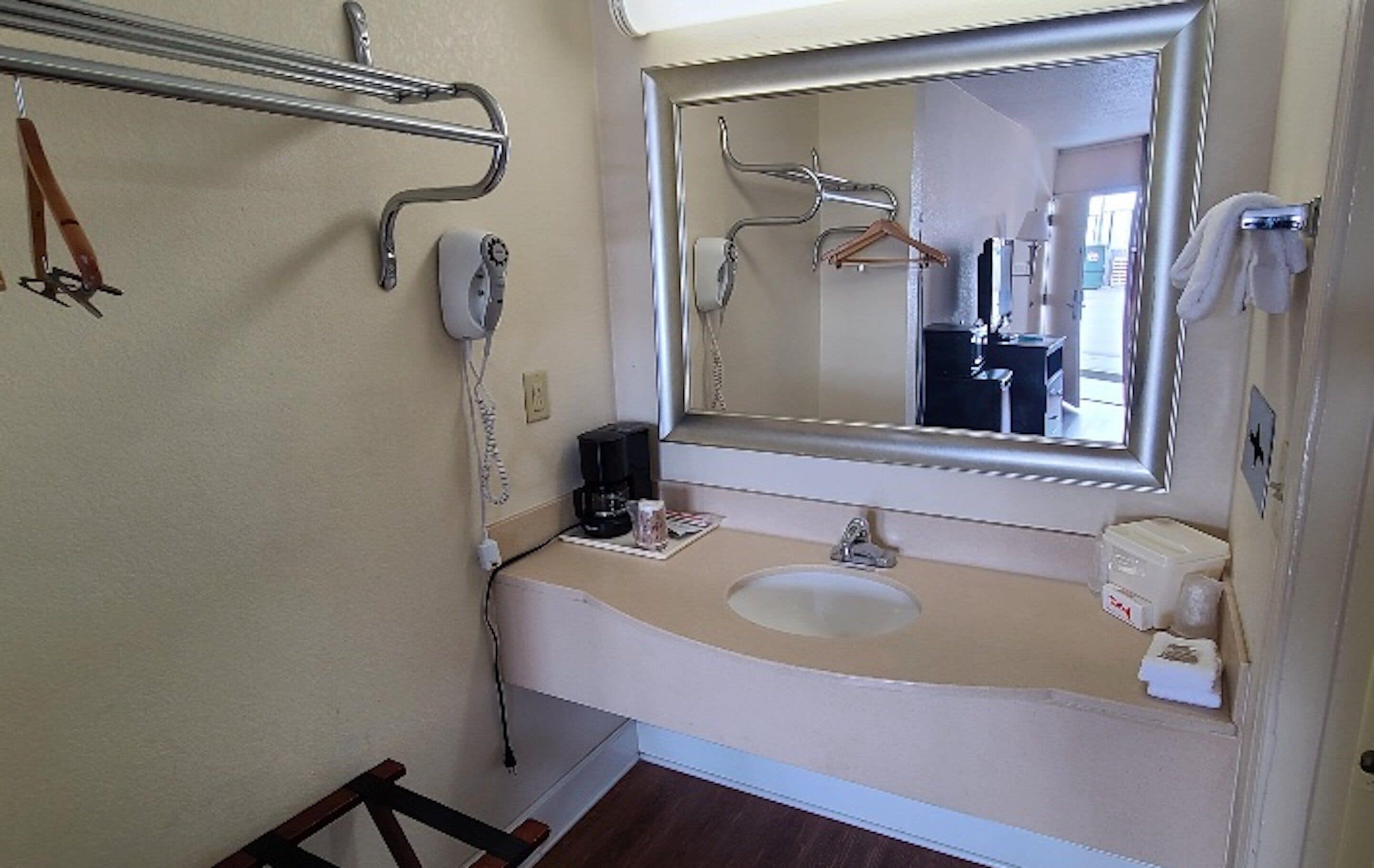 combined shower/bathtub, free toiletries, hair dryer, towels