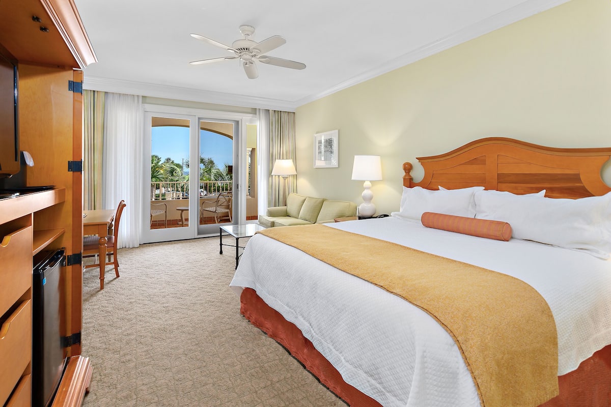 Deluxe Room (King, Oleander, Balcony)