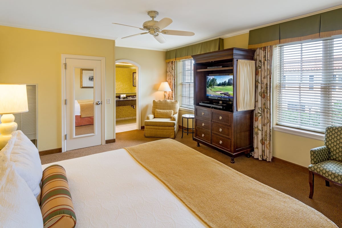 Historic Resort View King | Hypo-allergenic bedding, pillowtop beds, in-room safe, desk