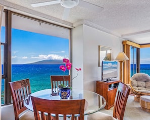 Basic Room, 1 Bedroom (Corner, Specific Unit May Vary) | In-room dining