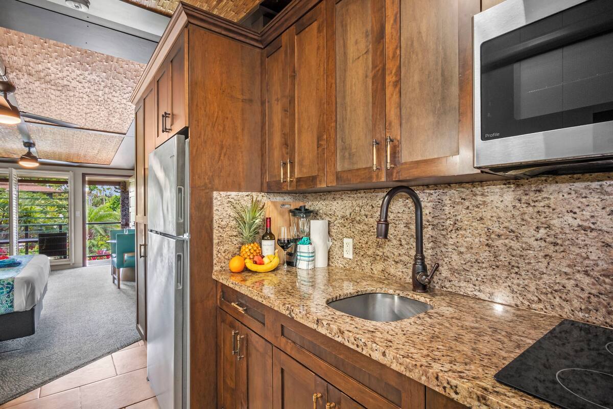 microwave, coffee/tea maker, paper towels