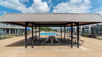 Outdoor pool, pool umbrellas, sun loungers