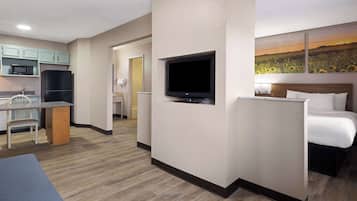 Studio Suite, 2 Double Beds, Non Smoking | In-room safe, desk, free cribs/infant beds, rollaway beds