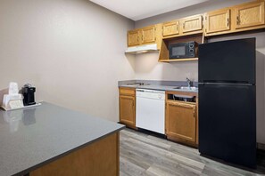 Studio Suite, 1 King Bed, Accessible, Non Smoking | In-room safe, desk, free cribs/infant beds, rollaway beds