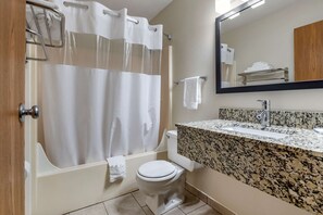 Standard Room, 1 King Bed, Non Smoking | Bathroom | Combined shower/tub, free toiletries, hair dryer, towels