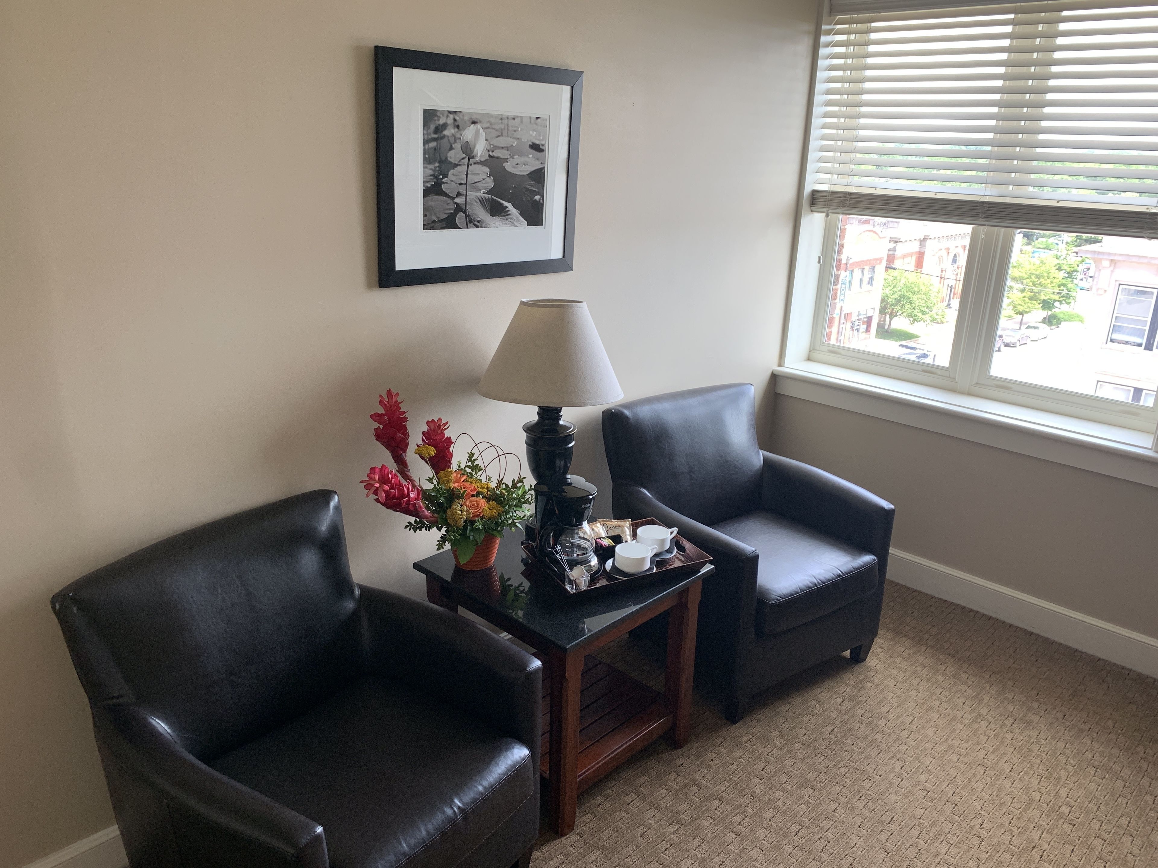 deluxe room, 1 king bed, non smoking | in-room safe, desk, iron/ironing board, cots/infant beds