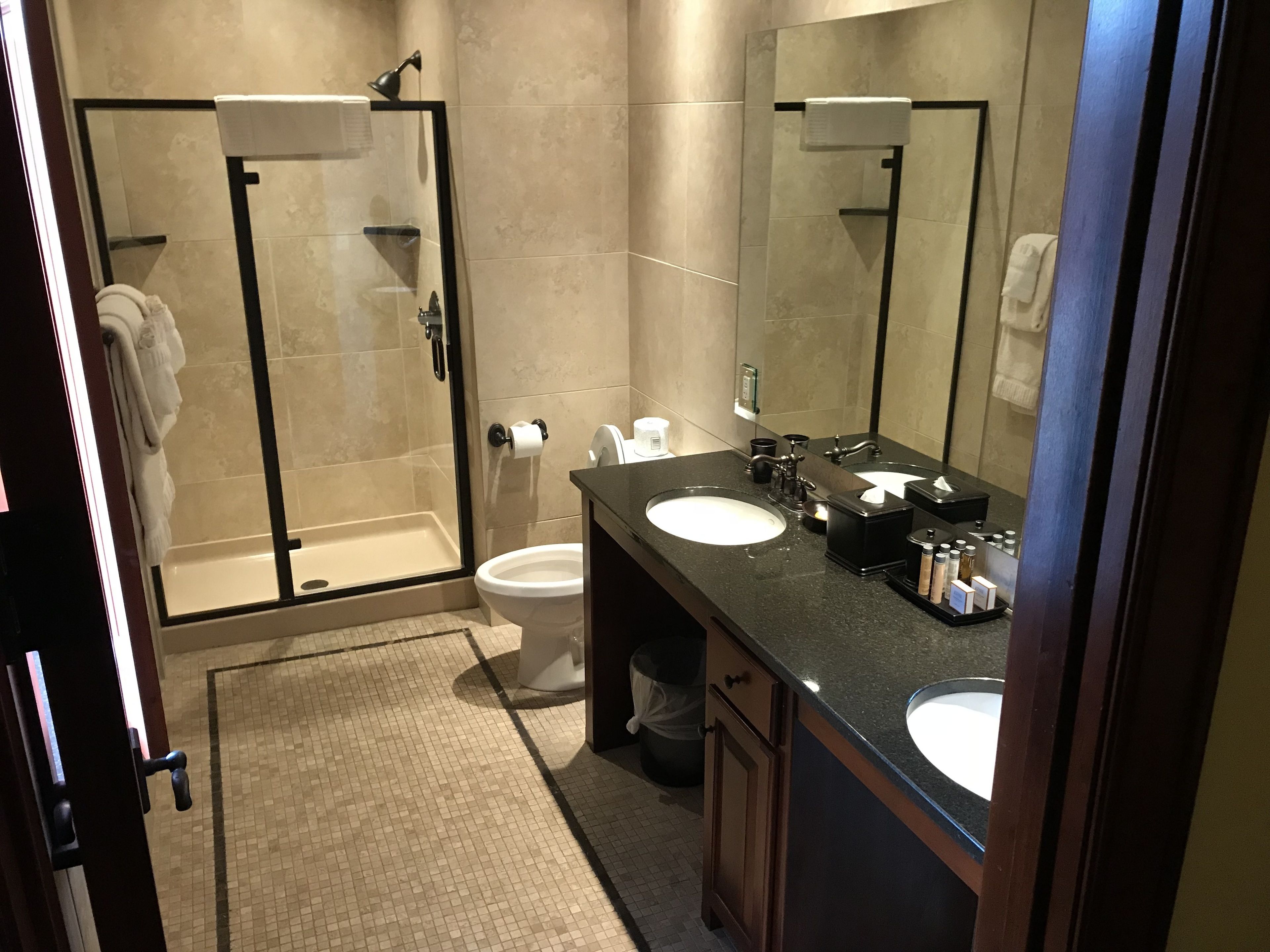 suite, 1 king bed, kitchenette, annex building | bathroom | combined shower/bathtub, free toiletries, towels