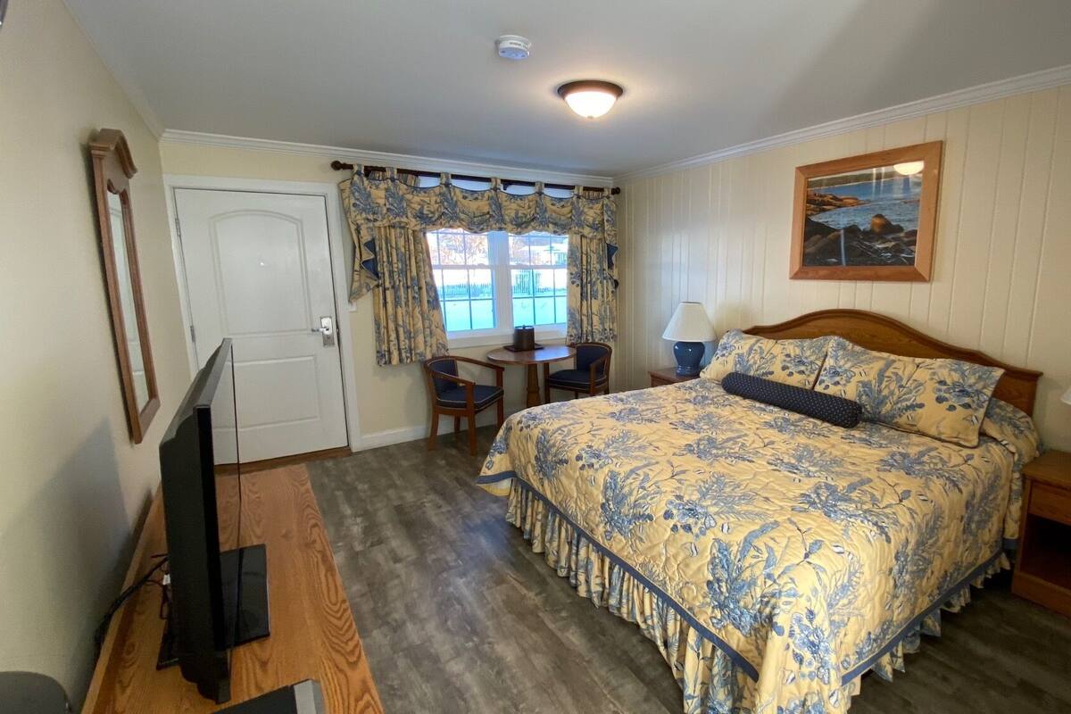 Standard Room, 1 King Bed