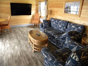 Deluxe Cottage, 1 Bedroom, Kitchenette, Ocean View | Living area