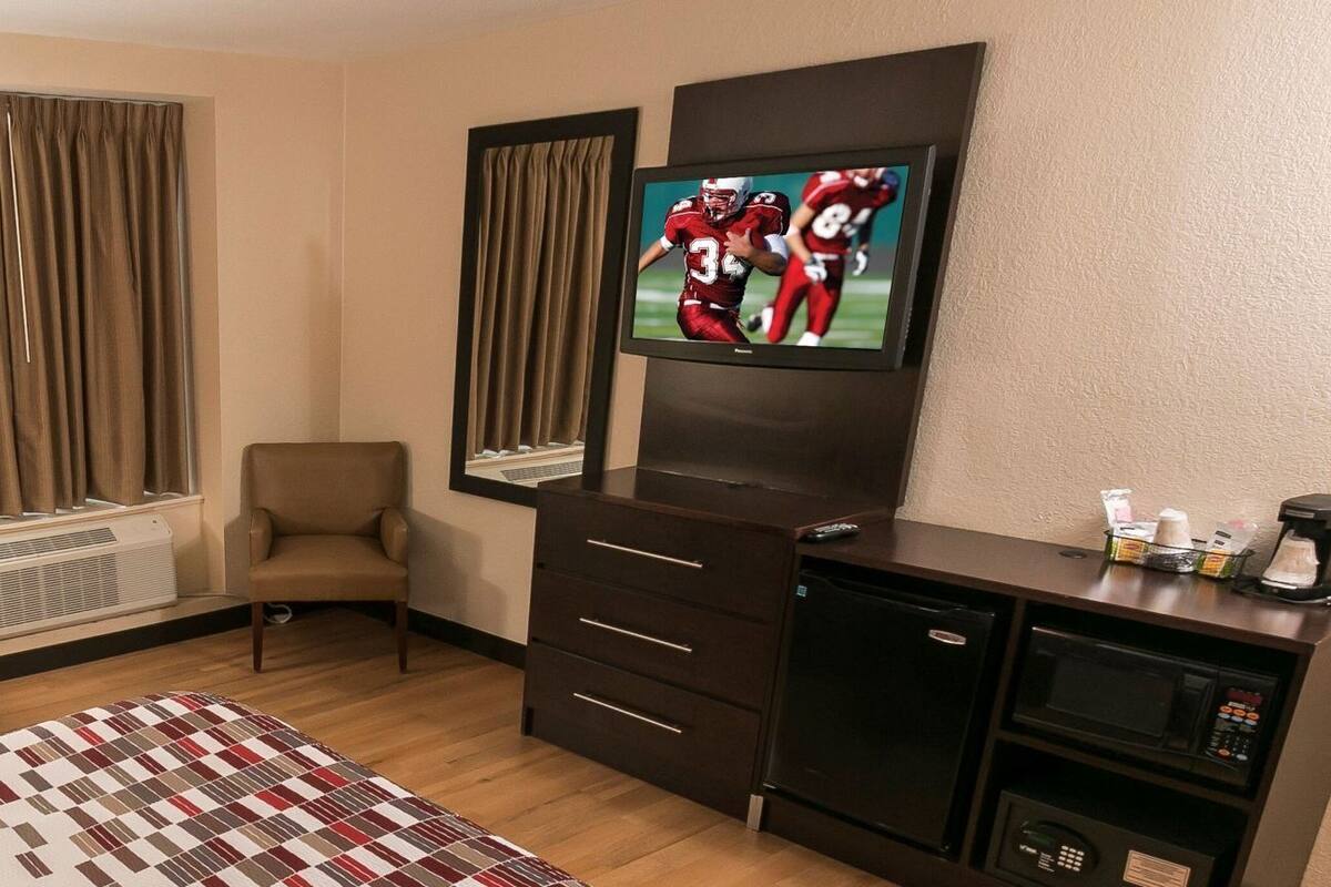 Desk, blackout curtains, free WiFi, bed sheets