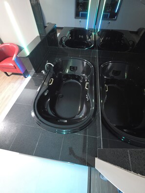 Jetted bathtub - Red Roof Inn Sutton (Sutton)