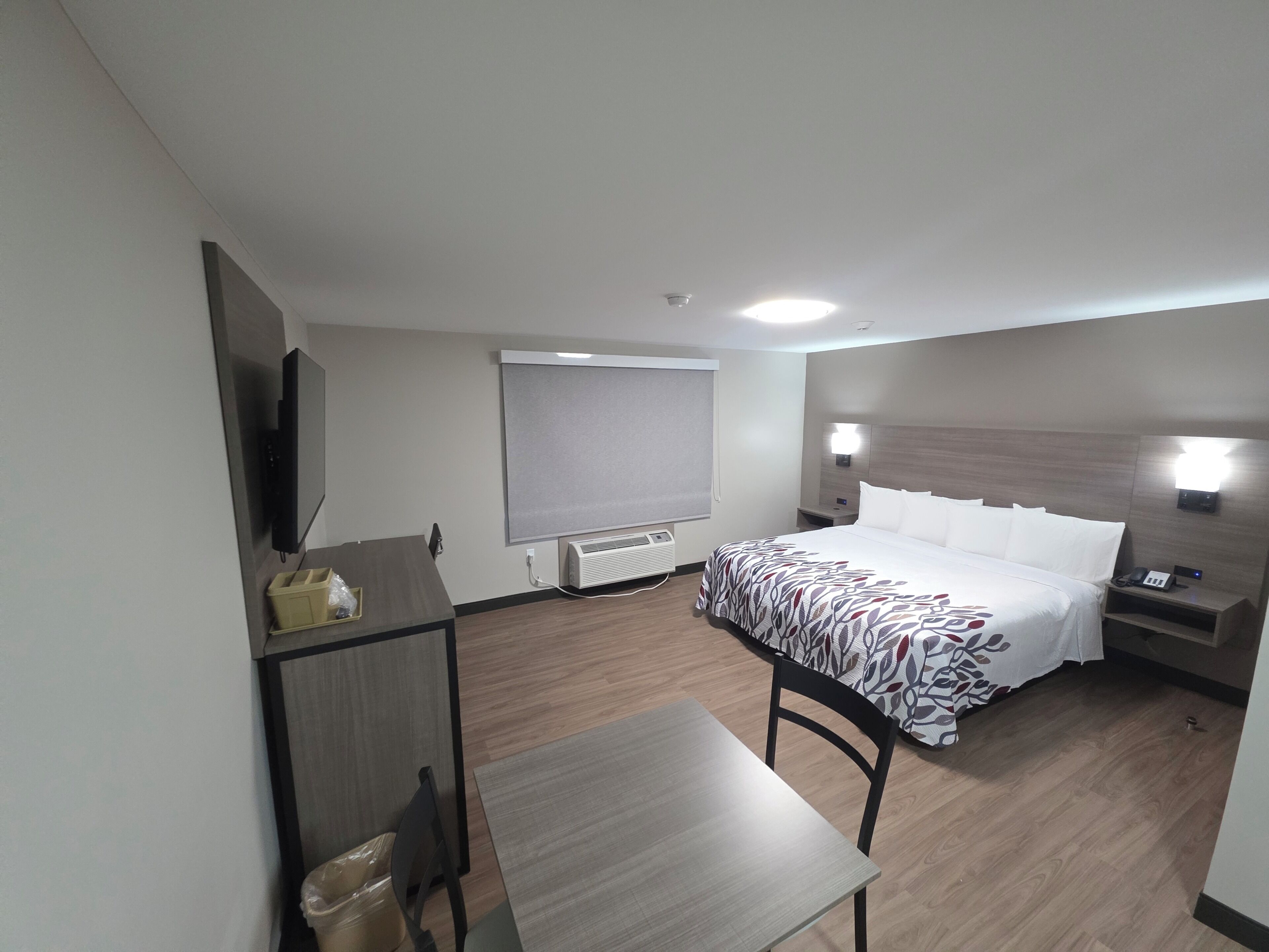 Bureau, rideaux occultants, Wi-Fi gratuit, draps fournis