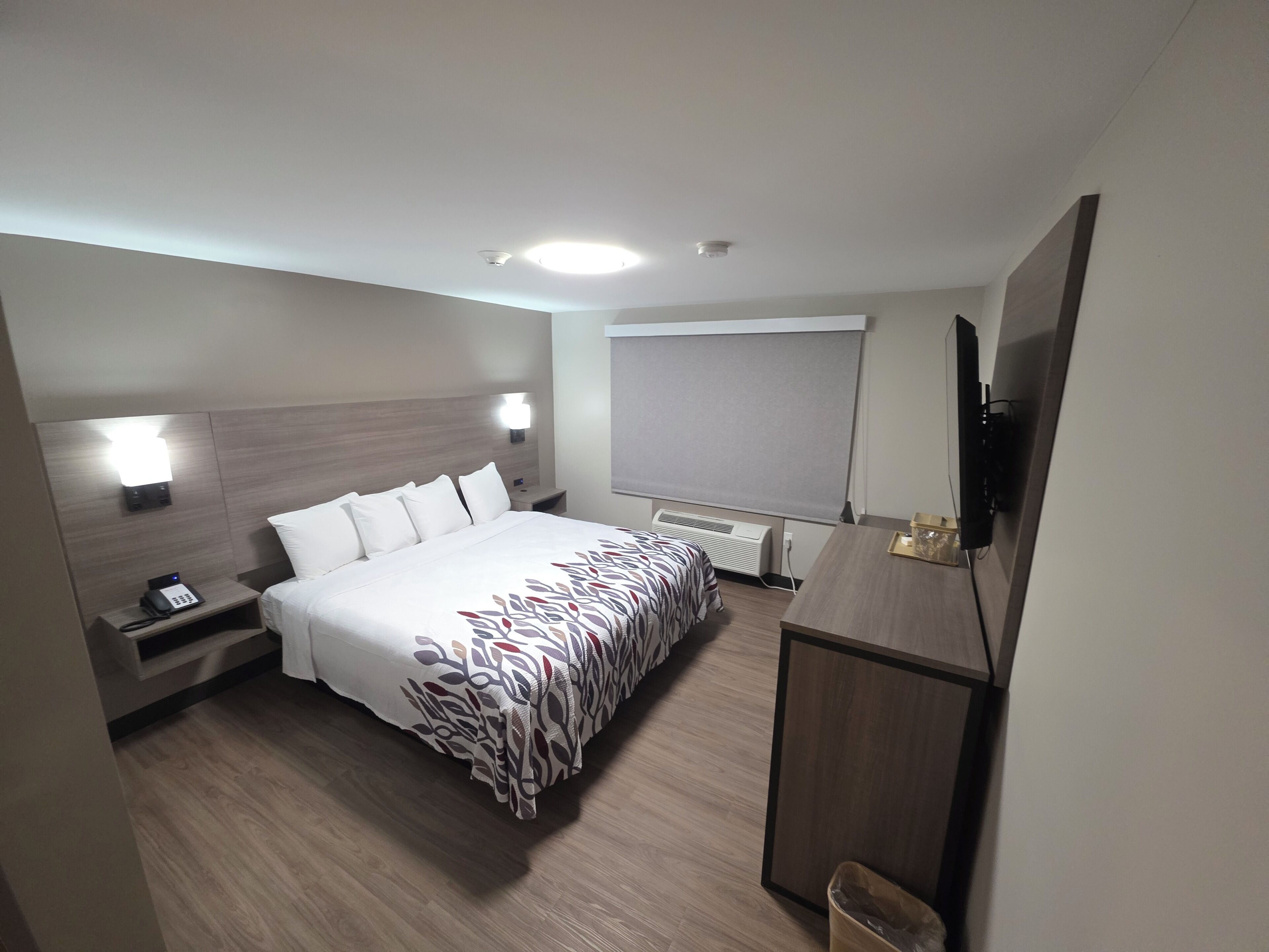 Chambre Deluxe, 1 très grand lit, non-fumeurs | Bureau, rideaux occultants, Wi-Fi gratuit, draps fournis