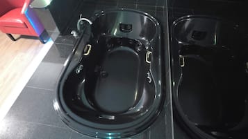 Rom – superior, 1 kingsize-seng, ikke-røyk, massasjebadekar | Privat boblebad