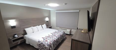 Deluxe Room, 1 King Bed, Non Smoking | Desk, blackout drapes, WiFi (free), bed sheets