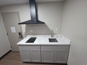 Private kitchen - Red Roof Inn Sutton (Sutton)