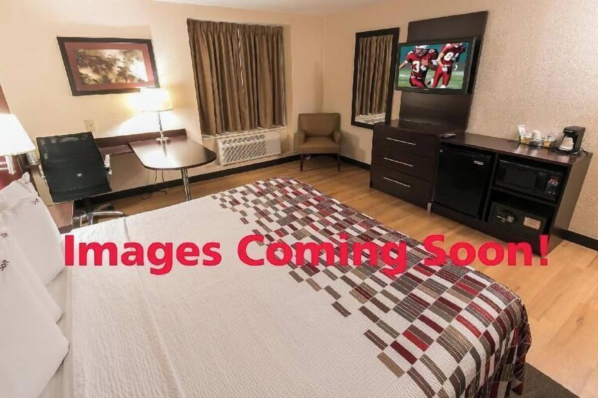 Desk, blackout curtains, free WiFi, bed sheets