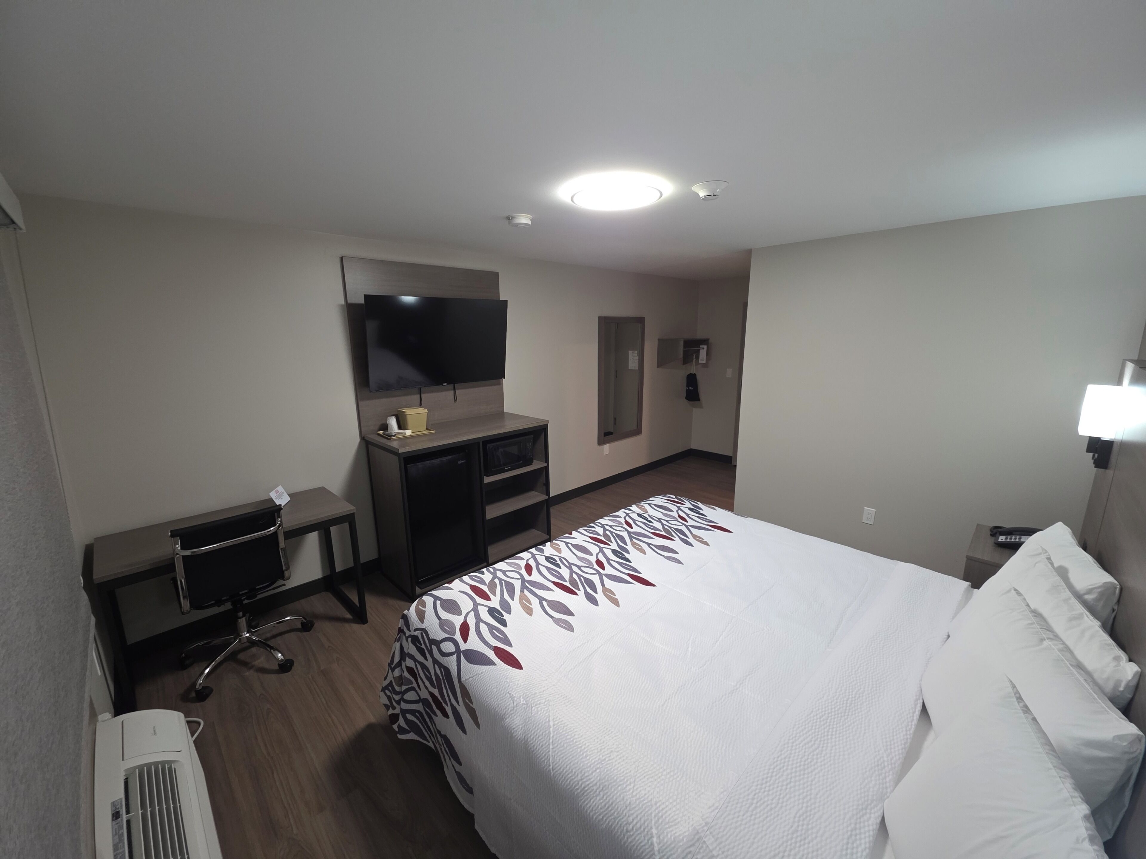 Camera Deluxe, 1 letto king, non fumatori | Una scrivania, tende oscuranti, Wi-Fi gratuito, lenzuola