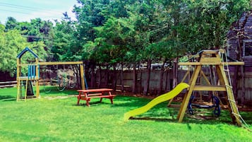 Children’s play area – outdoor