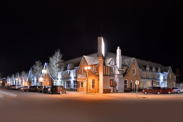 Façade de l’hébergement  – soirée/nuit