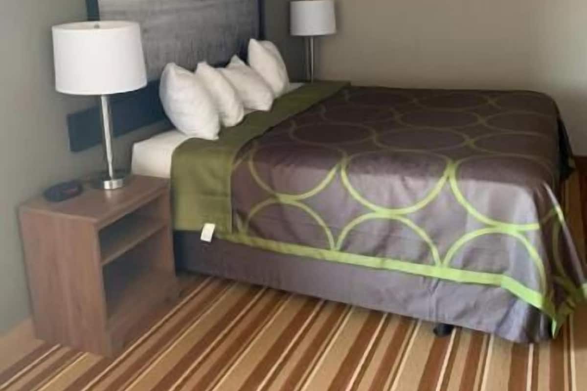 Desk, laptop workspace, iron/ironing board, free WiFi