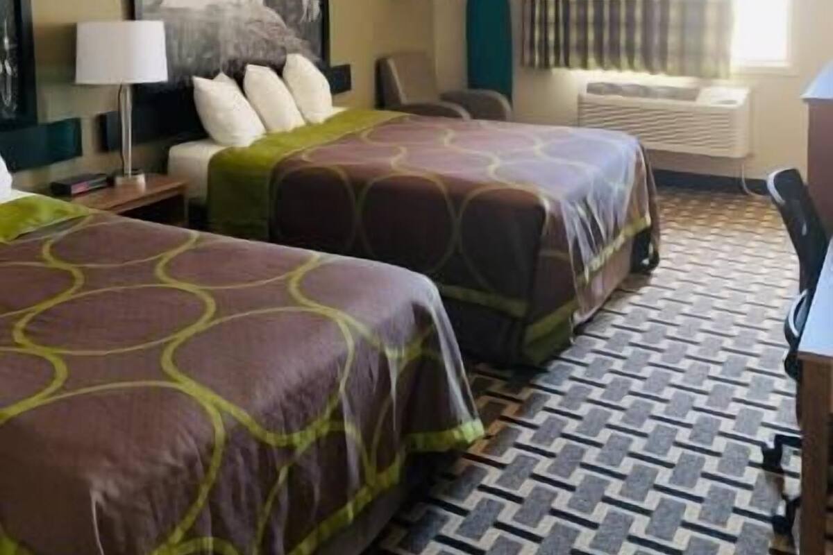 Desk, laptop workspace, iron/ironing board, free WiFi