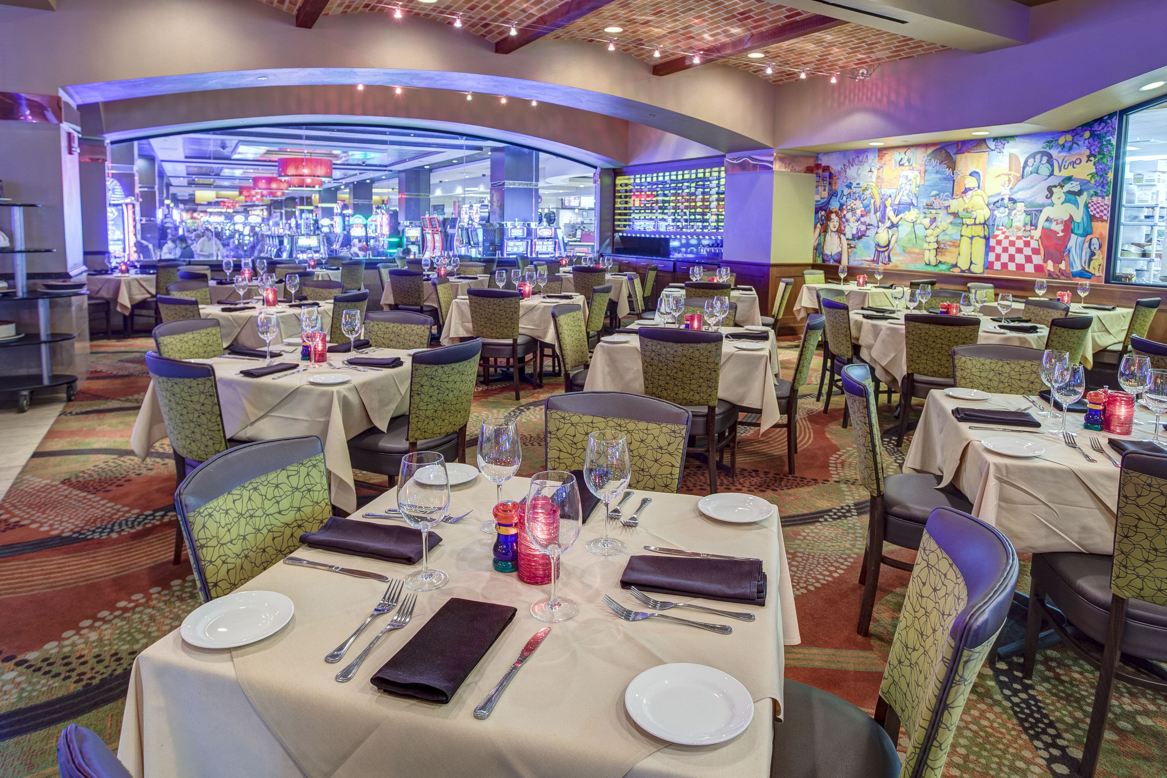 9 Restaurants; Frühstück, Mittagessen und Abendessen werden serviert