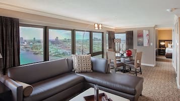 Marina Suite | Living area | TV, pay movies