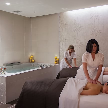 Sauna, hot tub, steam room, body treatments, aromatherapy, body wraps
