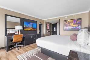 Premier City King Room | In-room safe, desk, blackout drapes, iron/ironing board - Golden Nugget (Atlantic City)