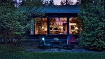 Free WiFi, bed sheets, alarm clocks